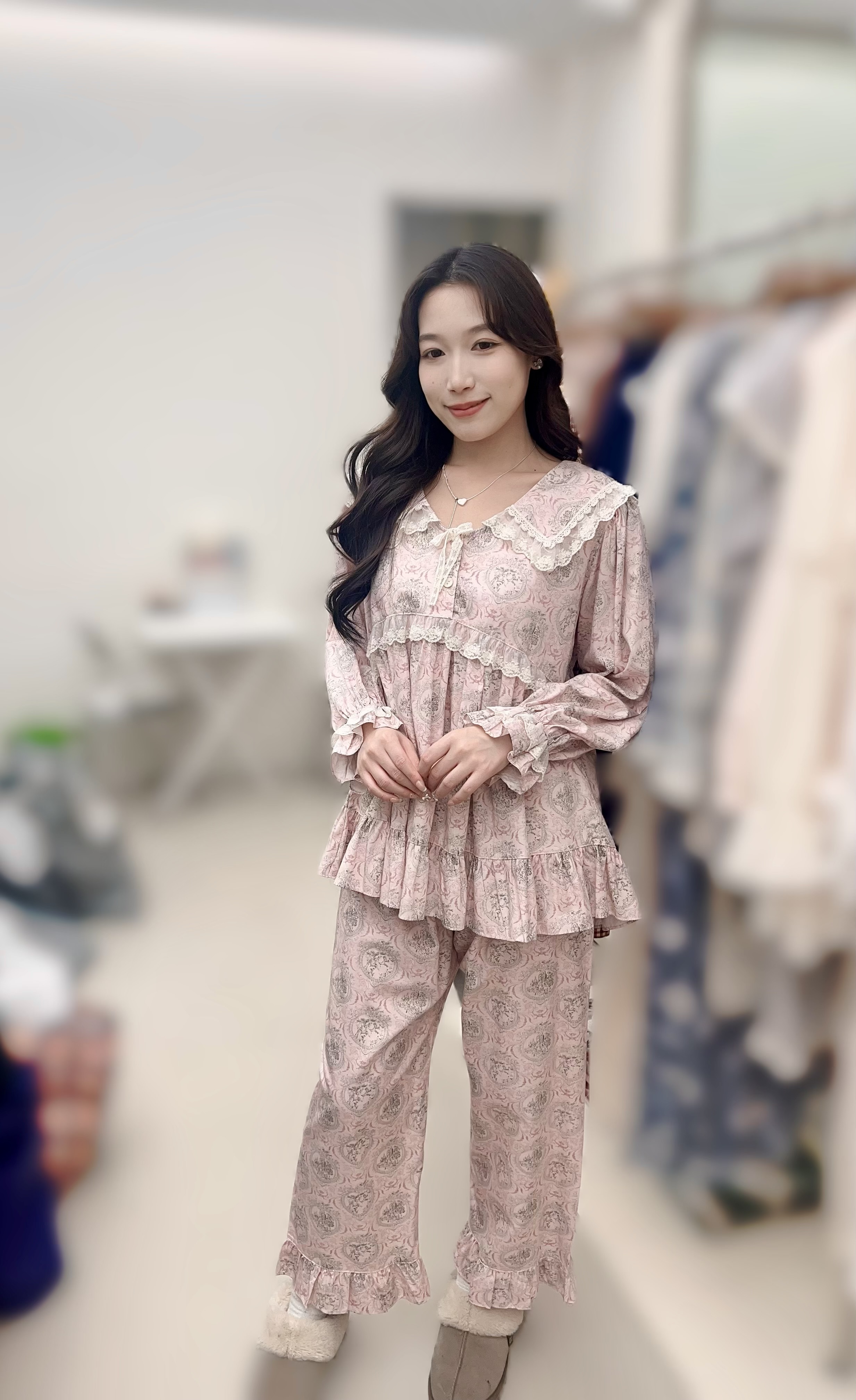 LZ17 胸 42 長 25.5 腰 26-44 長 36 hip 45$799 (一口價)