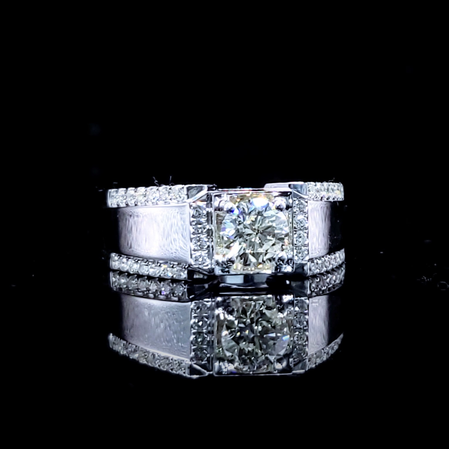 全新18K白金【單粒62份鑽石】配小鑽共87份鑽石戒指