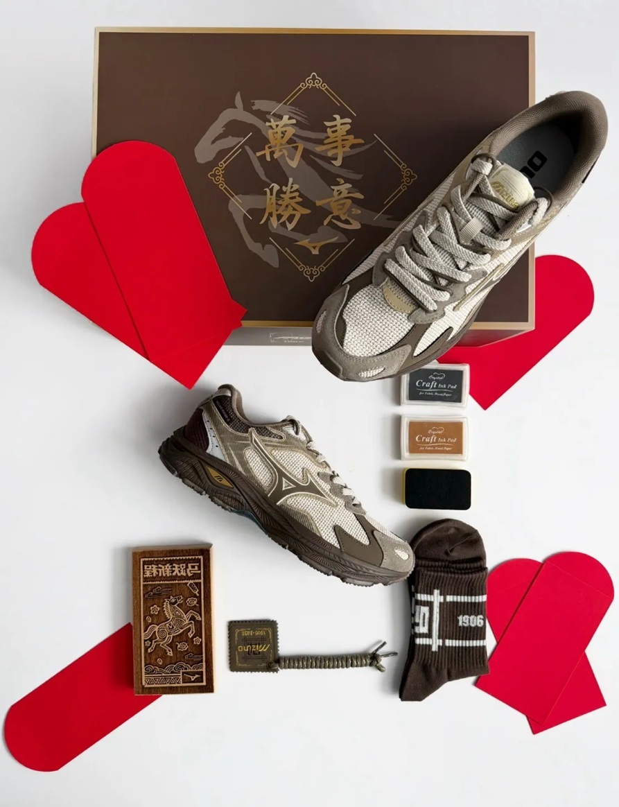 [預訂] MIZUNO Racer S | CNY 馬年 (禮盒版)