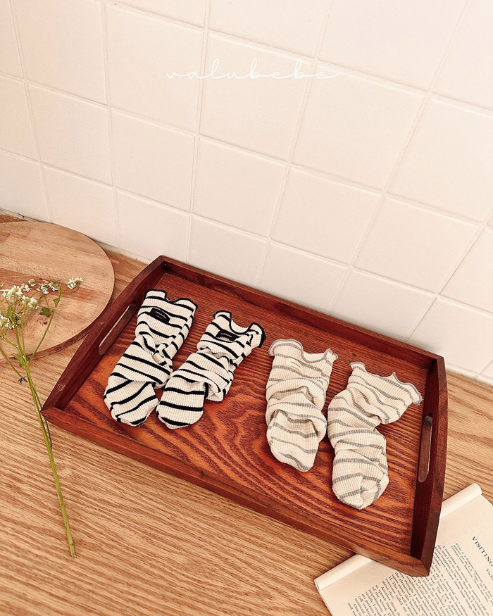 正韓春valu_bebe 兩色條紋木耳襪