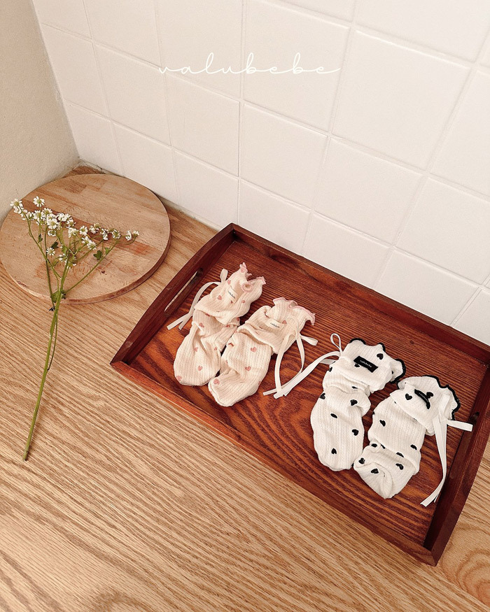 正韓春valu_bebe 兩色甜美愛心木耳襪