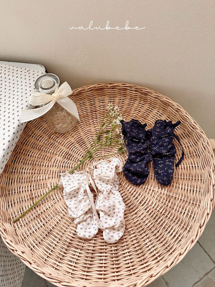 正韓春valu_bebe 兩色甜美碎花木耳襪