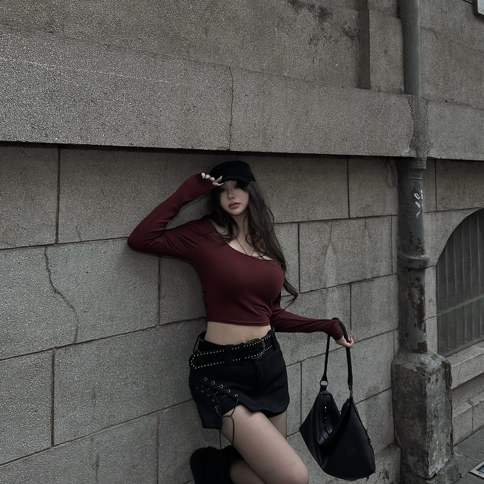 復古時髦，側綁帶麂皮絨短褲裙（附皮帶）