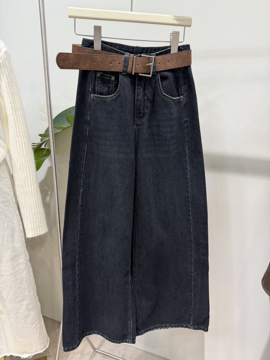 #670 黑藍色牛仔寬褲(附皮帶)