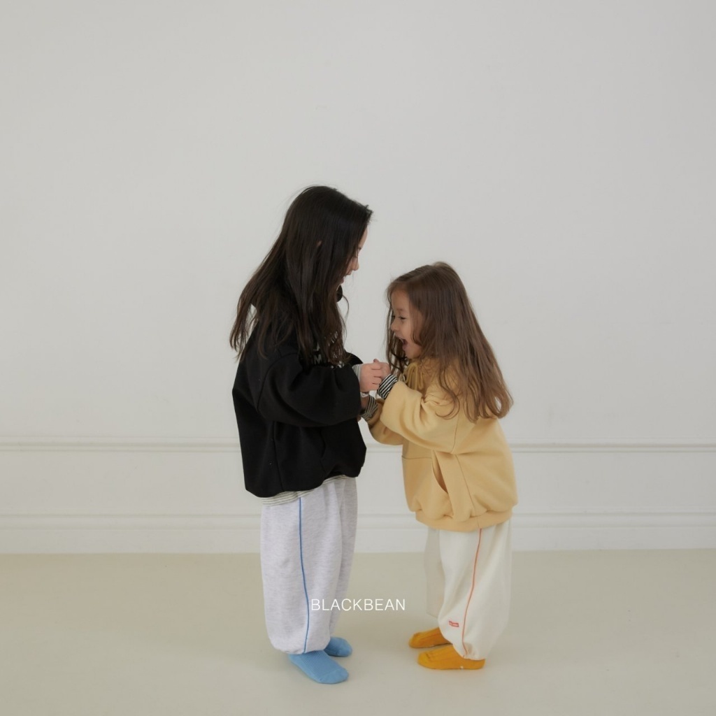 正韓春blackbean 小童三色線條運動褲