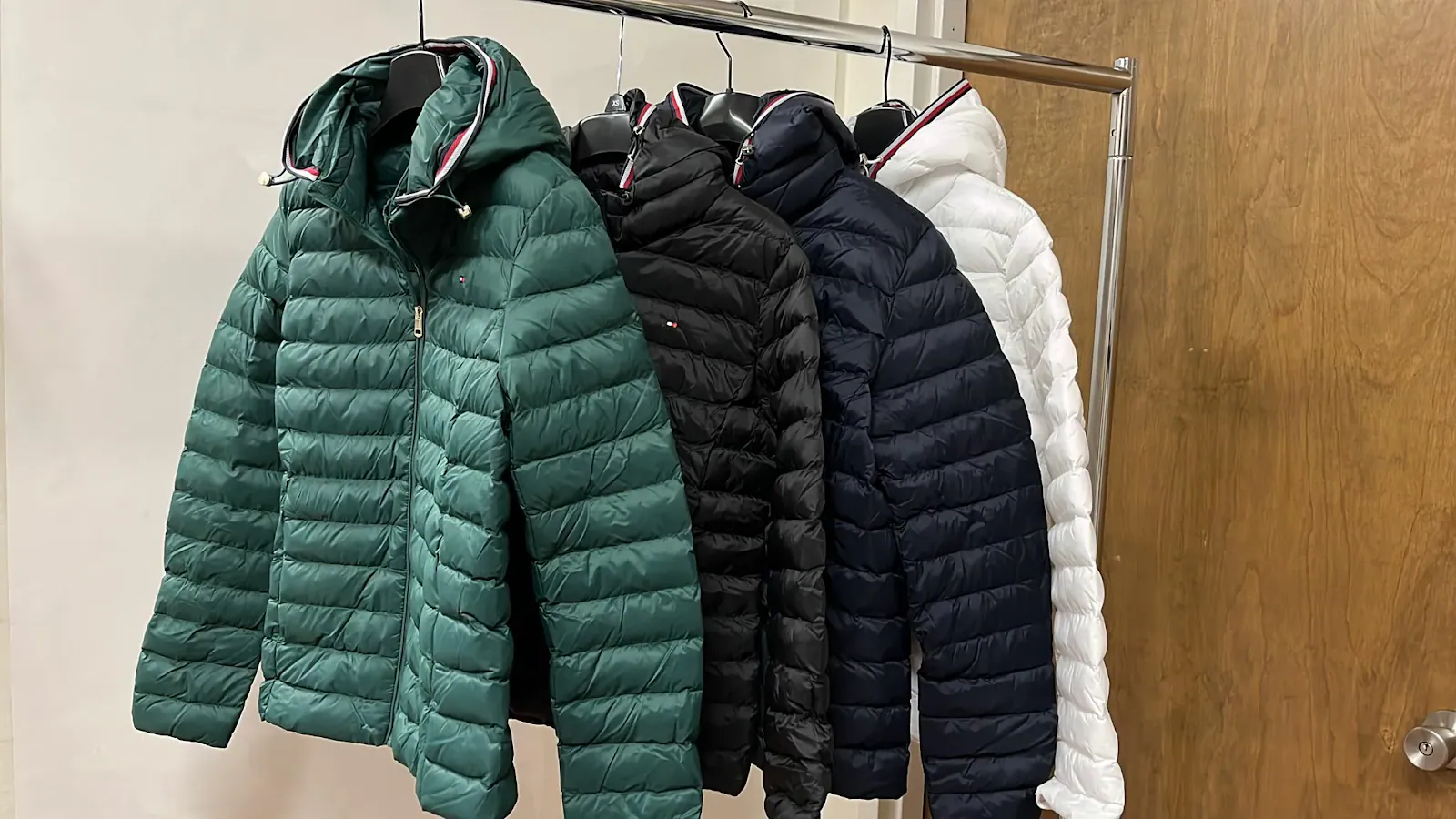 4G294 Tommy Hilfiger 細logo 黑色夾棉外套