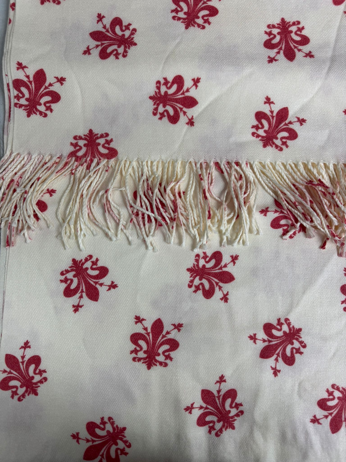 4G267 意大利製滿版圖案流蘇頸巾176cm x 64cm