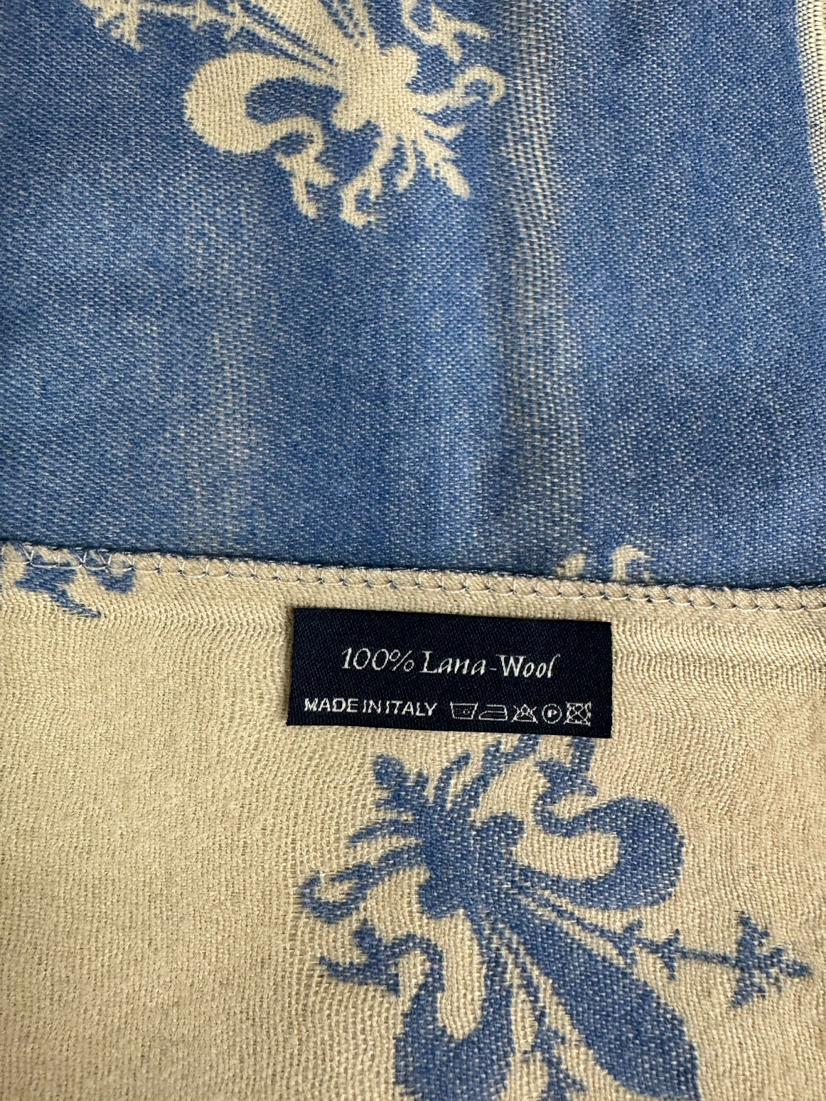 4G265 意大利製 wool+viscose 滿版圖案併色頸巾 150x 75 cm