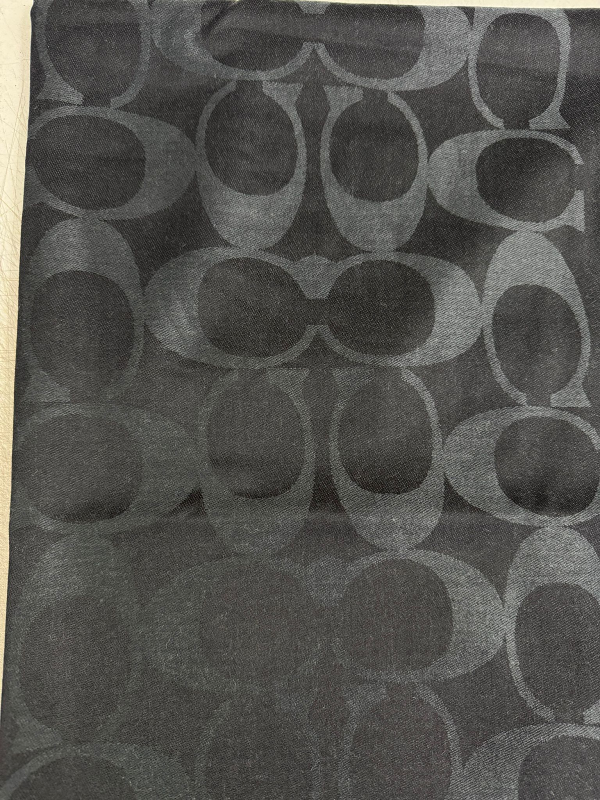 4G252 Coach signature 流蘇圍巾 CB700 85% 66" x 24"