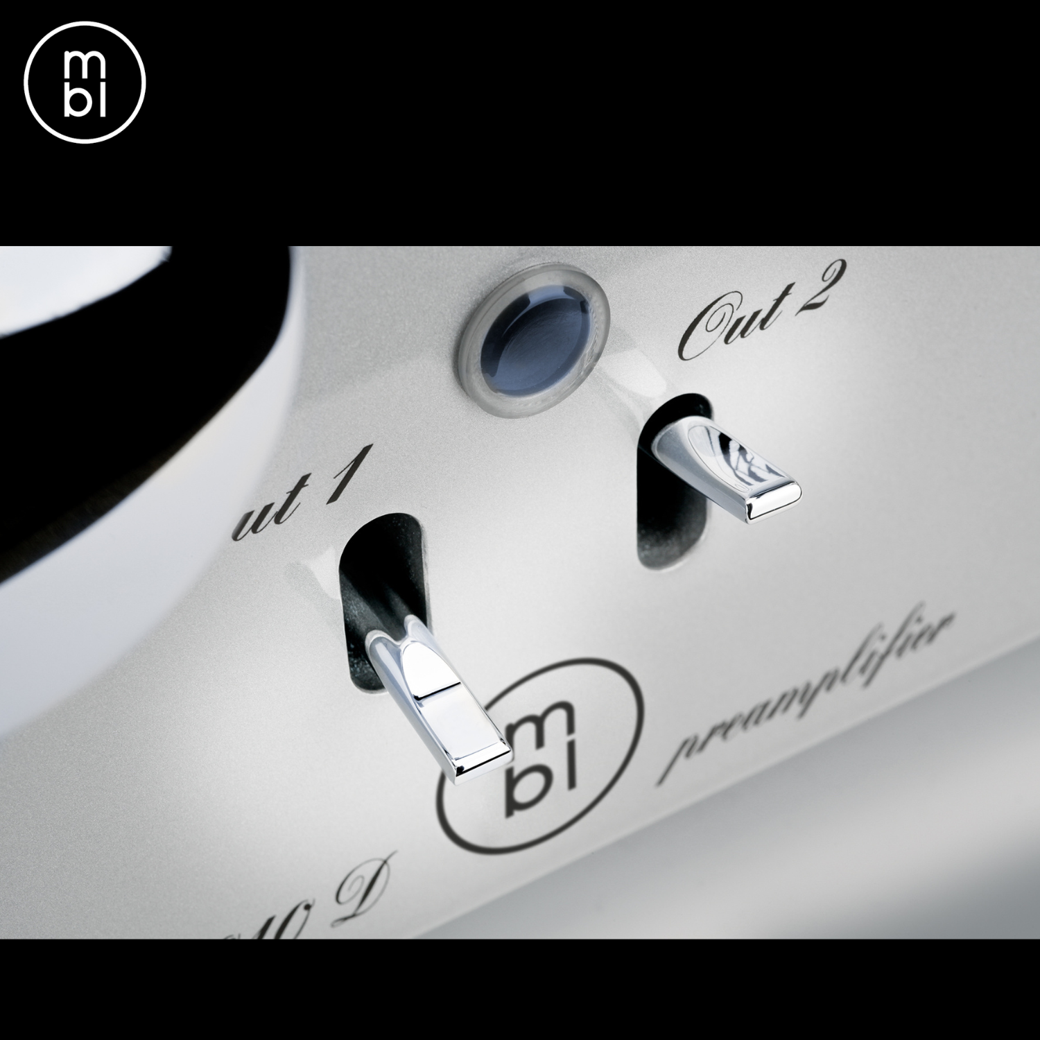 MBL Reference 6010 D Preamplifier Control Closeup Angle 1