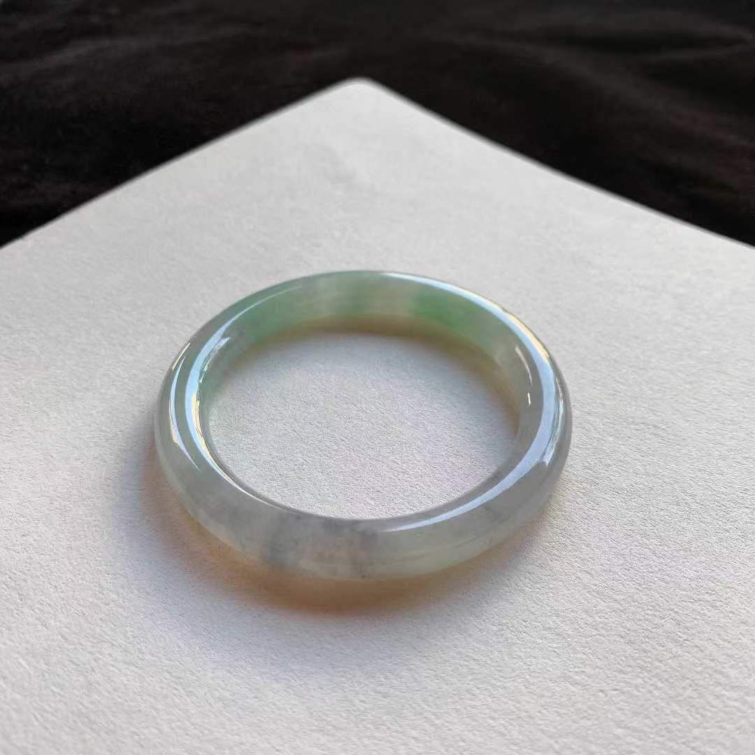 192350 54.6mm翡翠晴綠烏雞圓條手鐲 (54-56)