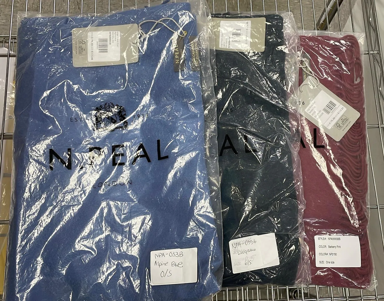 4G085 N peal 100% cashmere 頸巾 180*40 cm