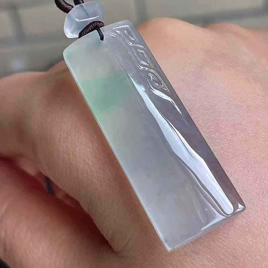 195553 翡翠高冰種飄綠無事牌吊墜