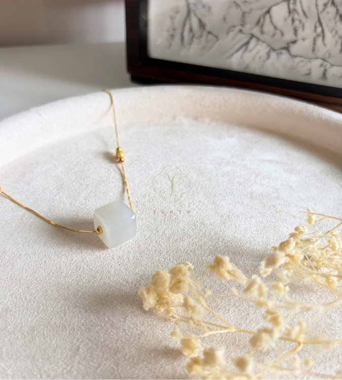 白方糖和田玉吊墜