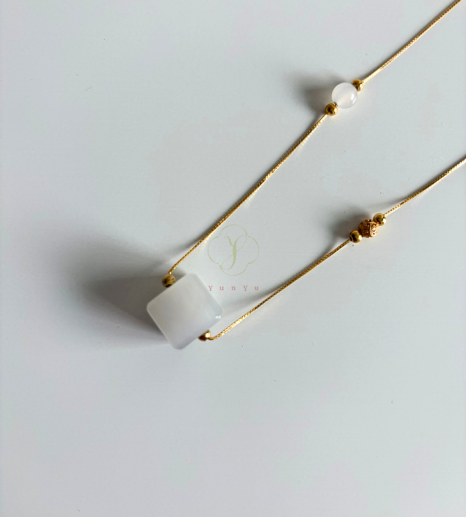 白方糖和田玉吊墜