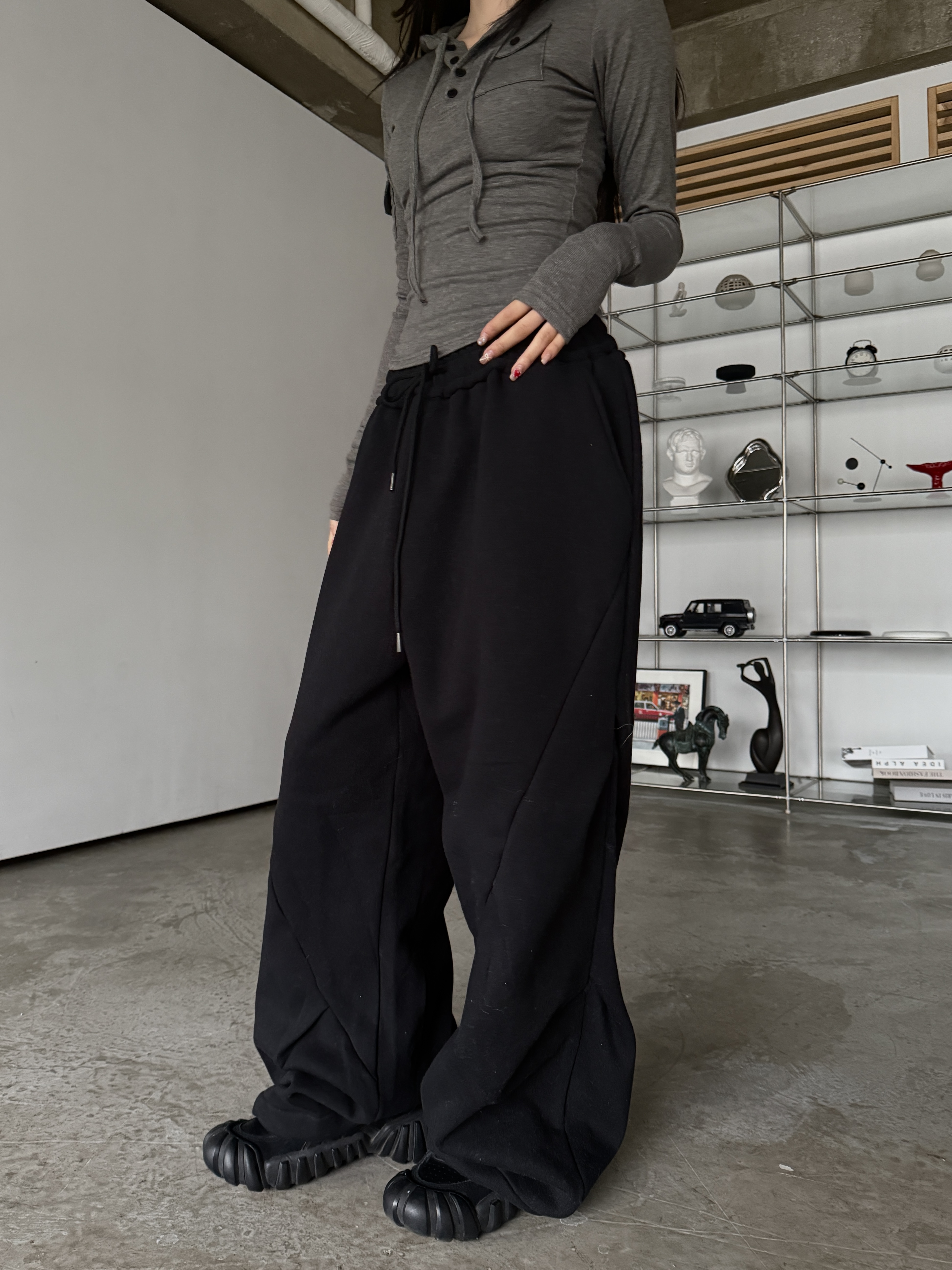 弧線剪裁 寬鬆刷毛皺摺棉褲（部分現貨）