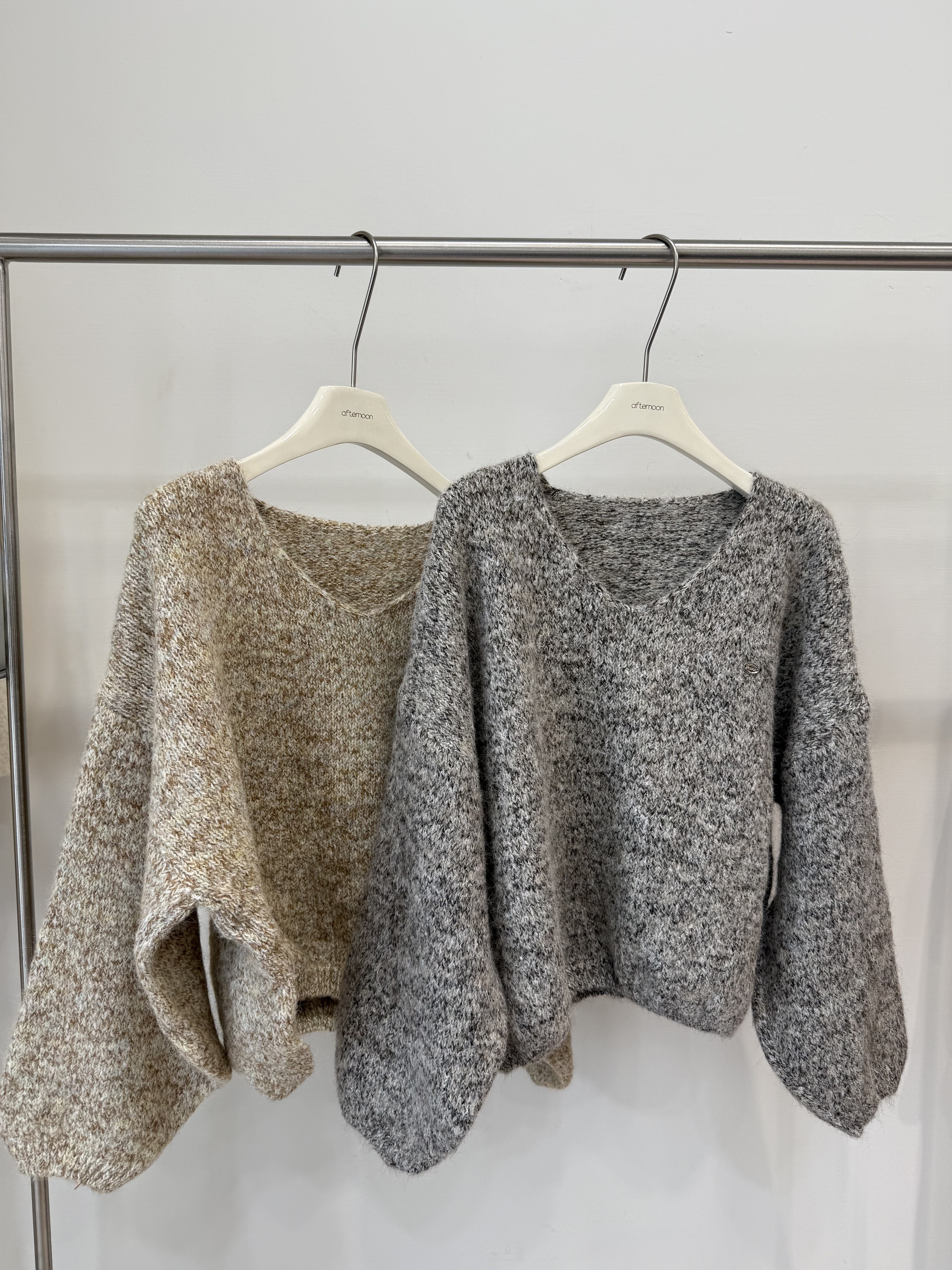 620 混色軟糯針織V領上衣