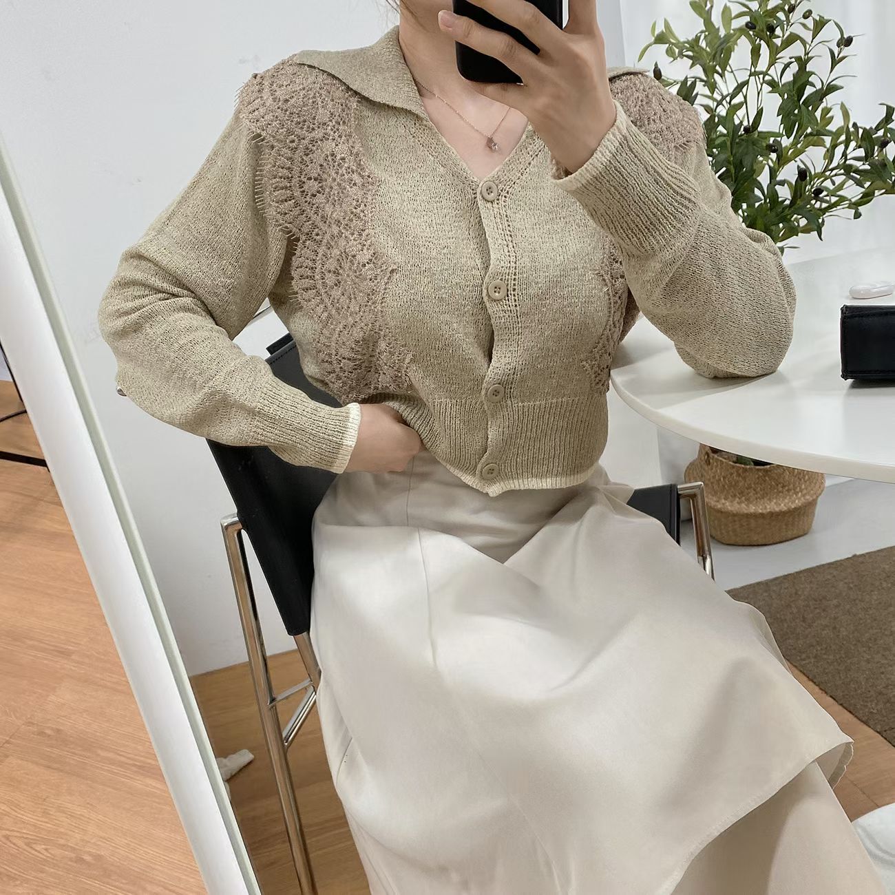 BR5161 蕾絲拼接反領針織外套 - 杏 *特價*