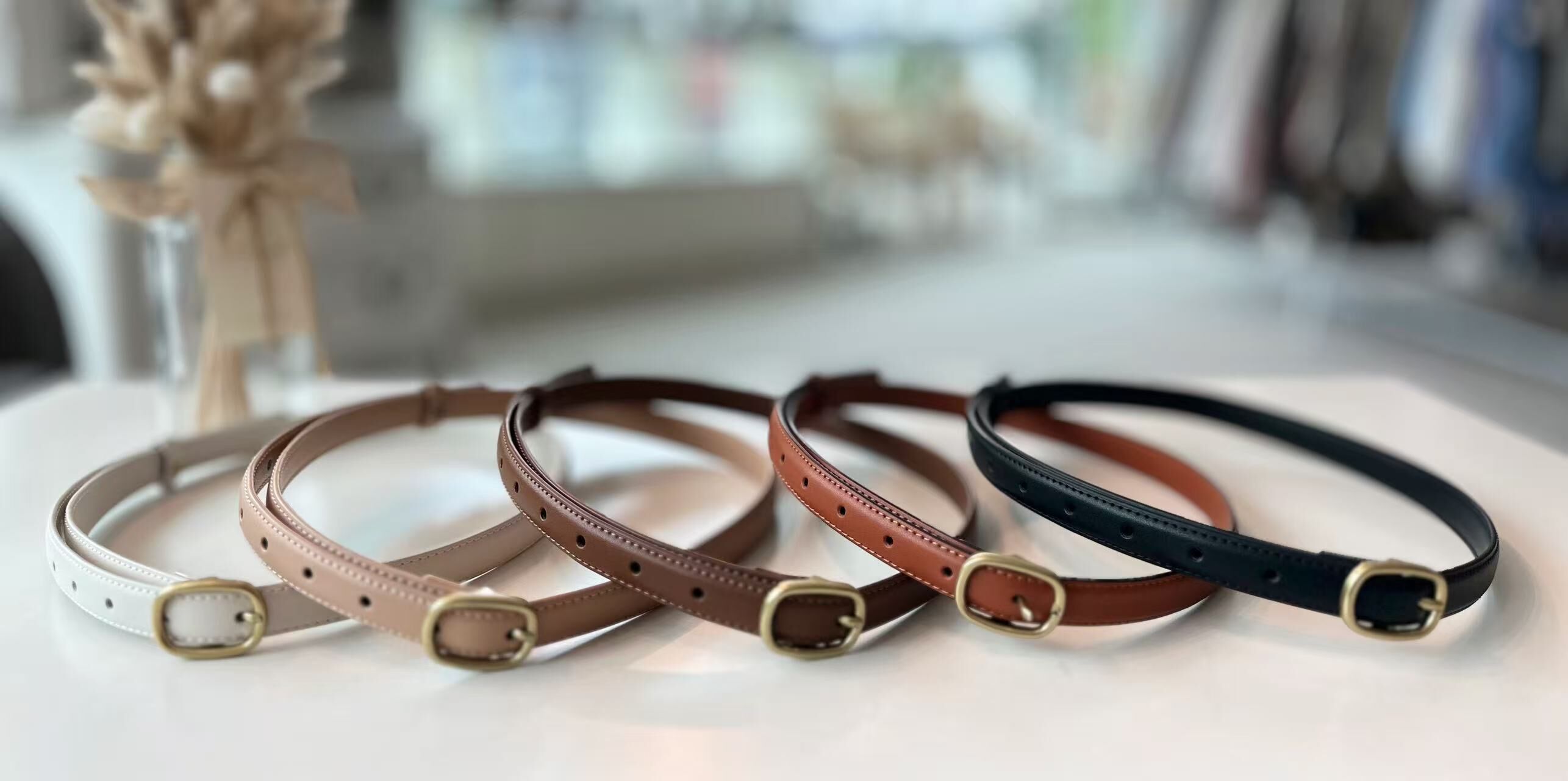 GOLD BUCKLE THIN BELT