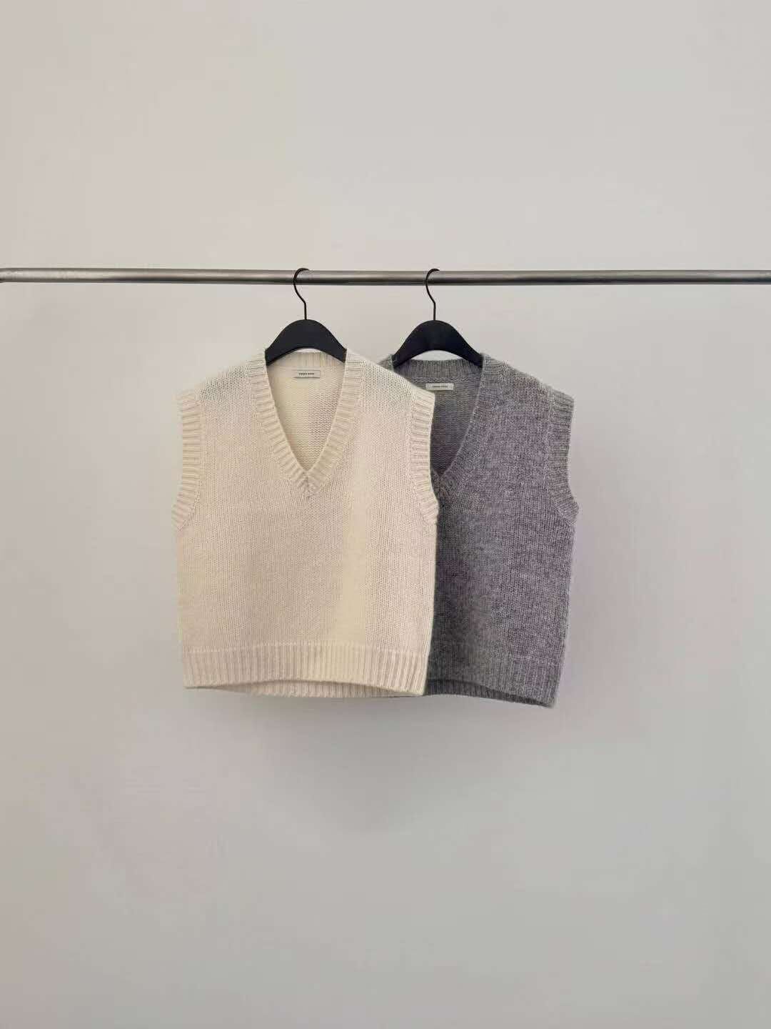 DR5402 百搭基礎針織背心 - Ivory *特價* (優惠碼同充值購物金不適用)