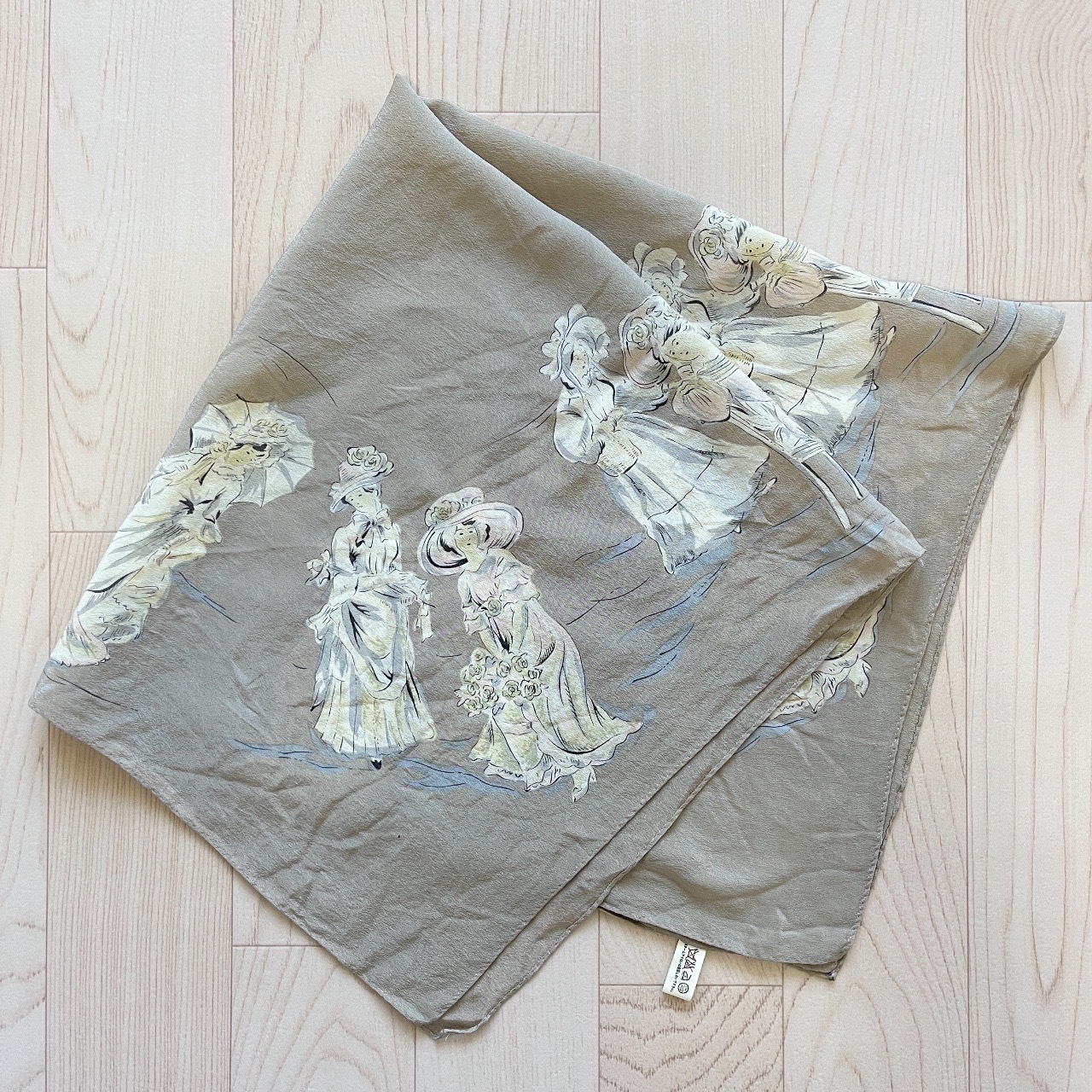 法式淑女散步圖騰絲巾