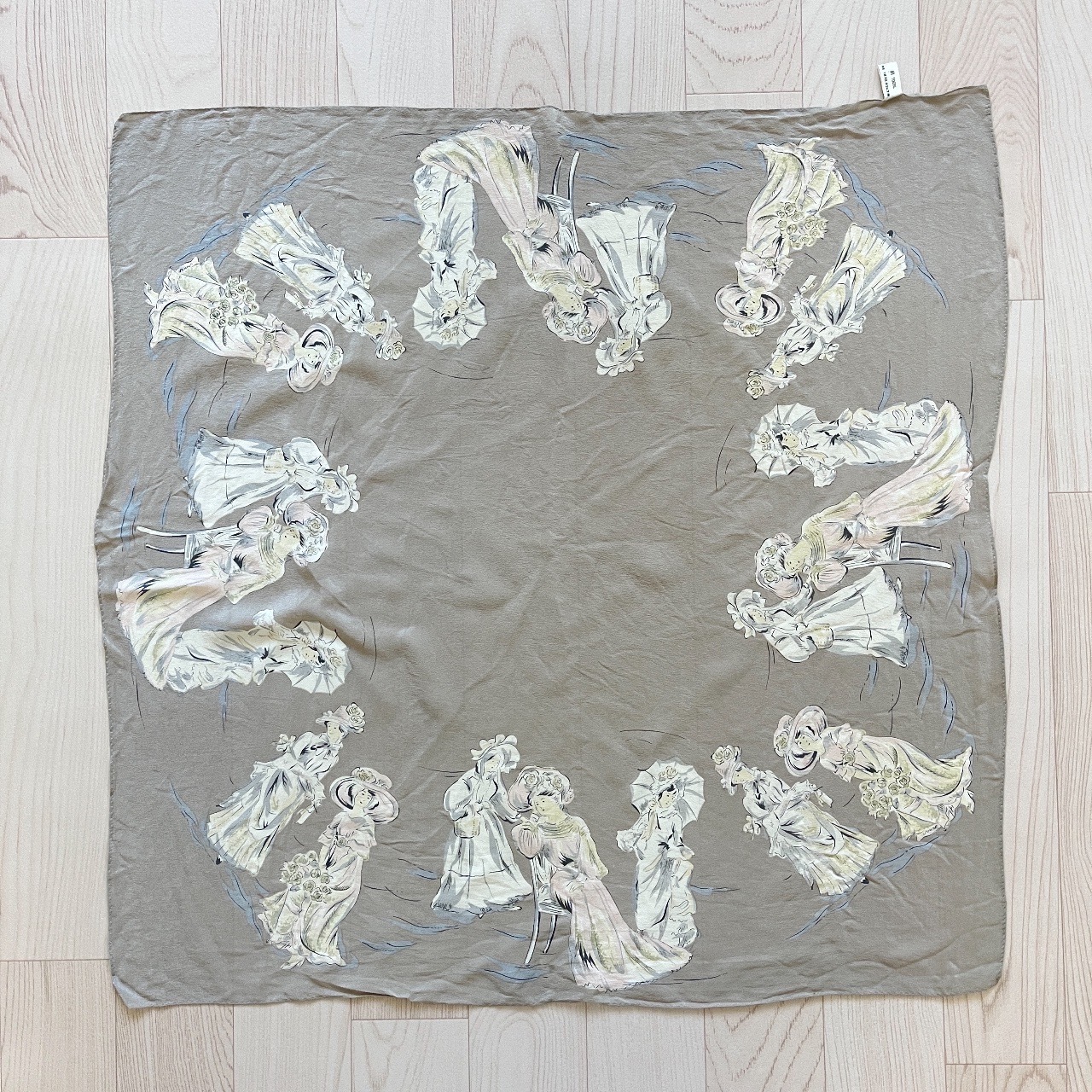 法式淑女散步圖騰絲巾