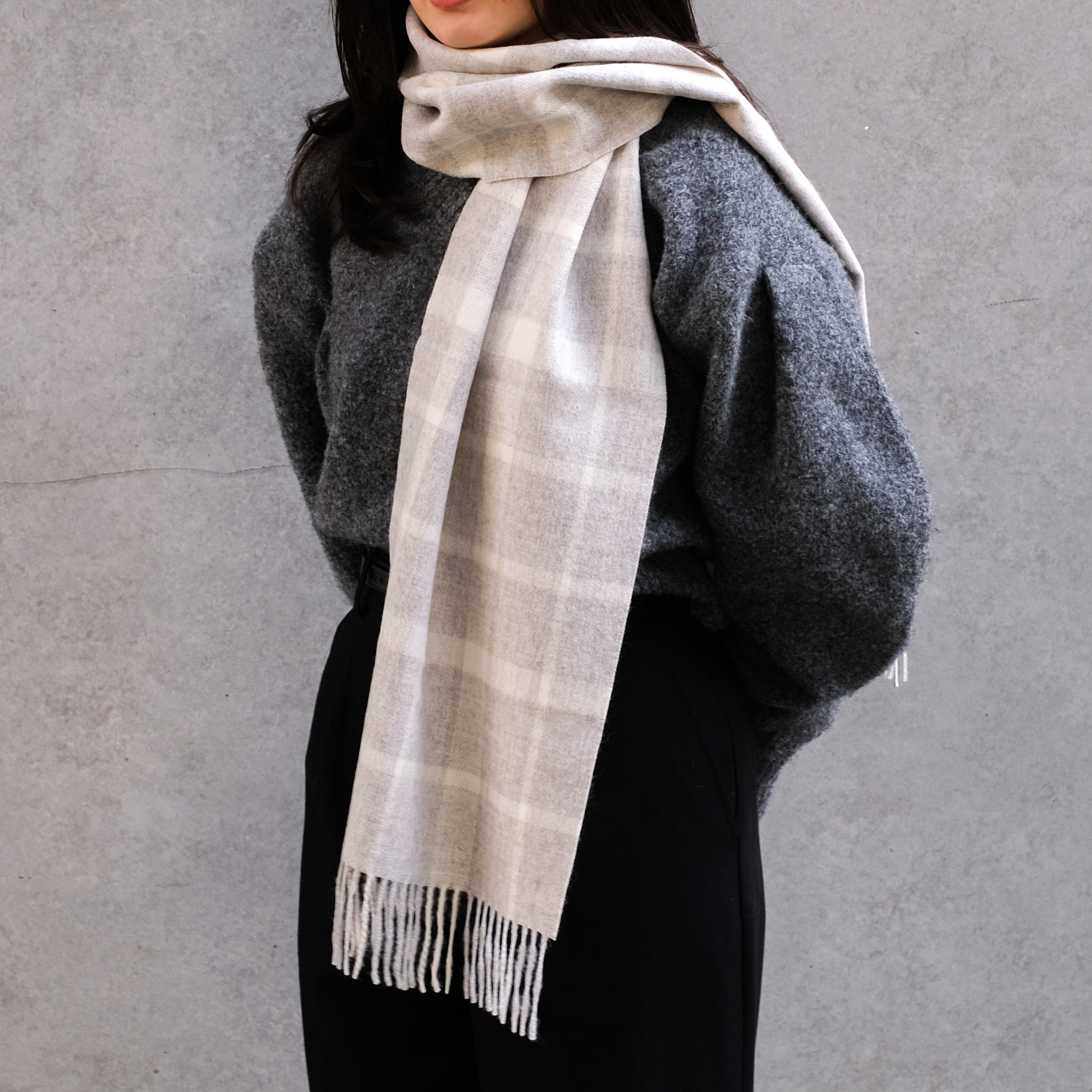 安地斯羊駝圍巾｜灰白格紋｜秘魯