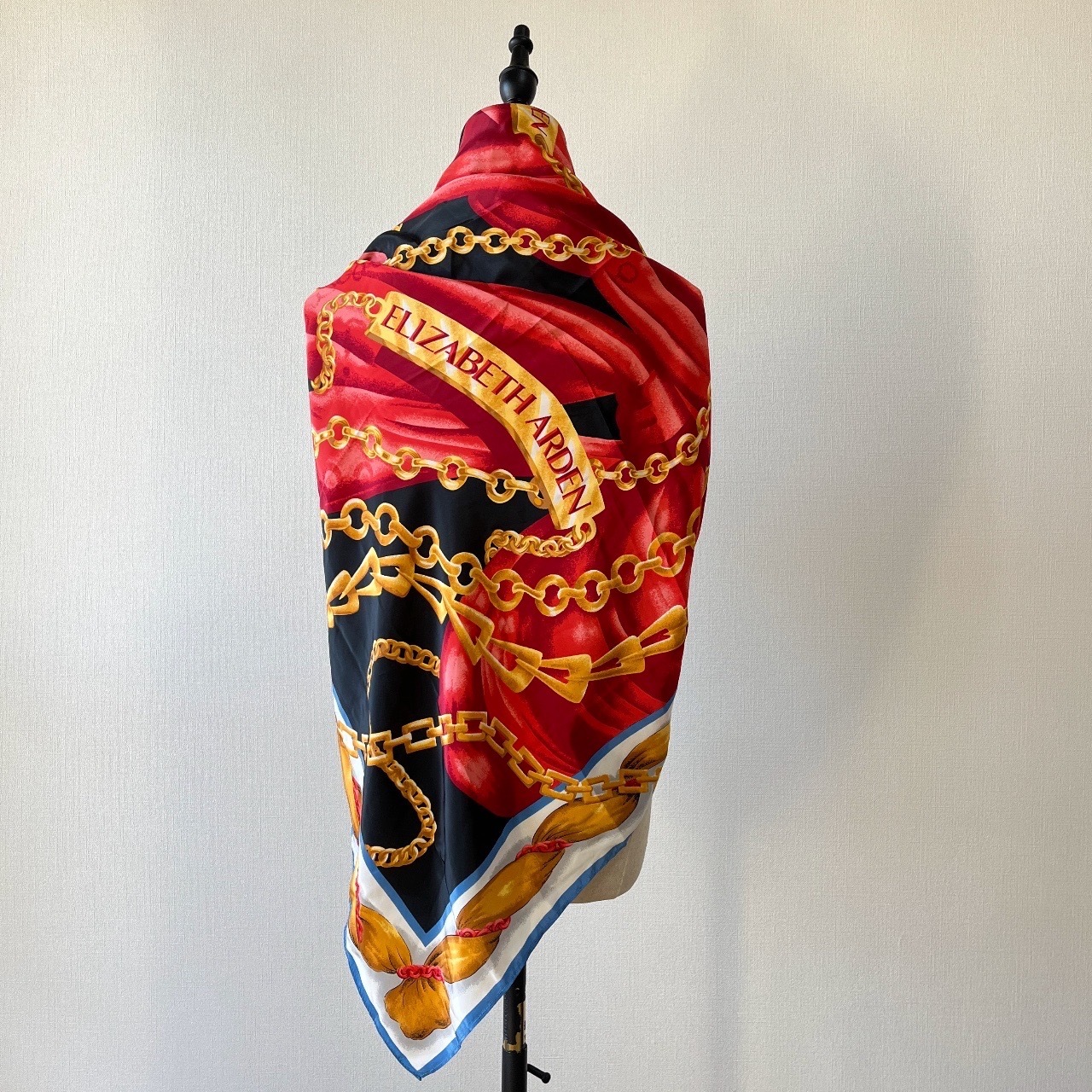 Elizabeth Arden巴洛克風圖案絲巾