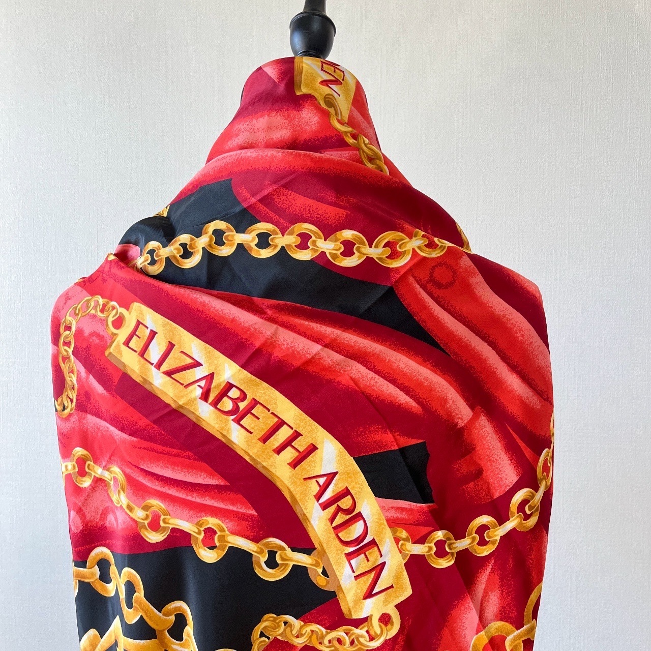 Elizabeth Arden巴洛克風圖案絲巾