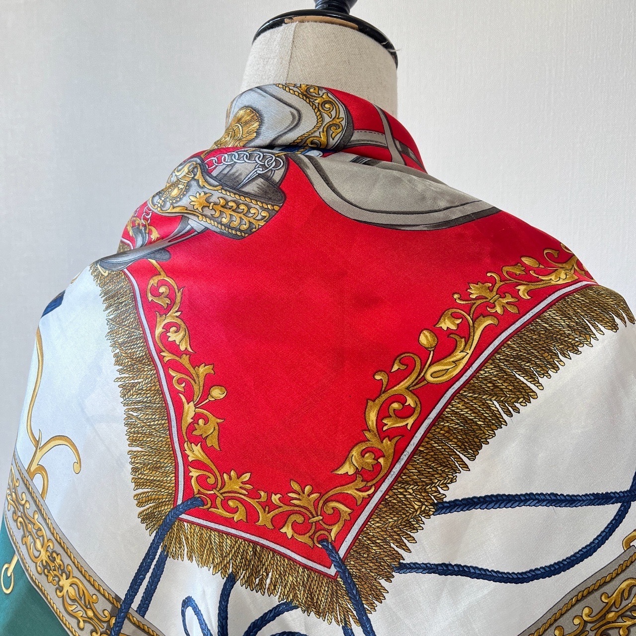 綠色巴洛克風絲巾