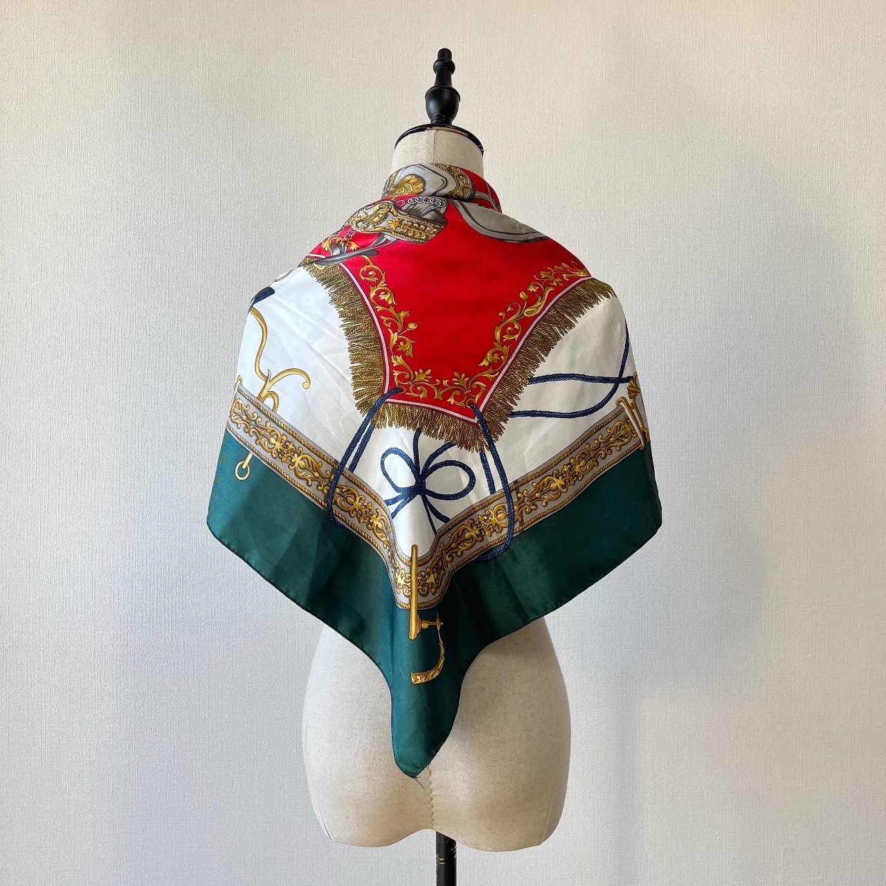 綠色巴洛克風絲巾