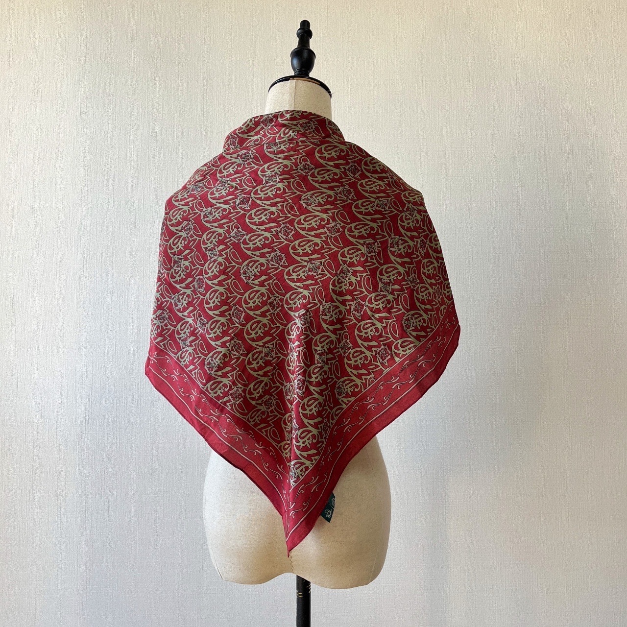 棗紅色波斯風幾何花紋絲巾