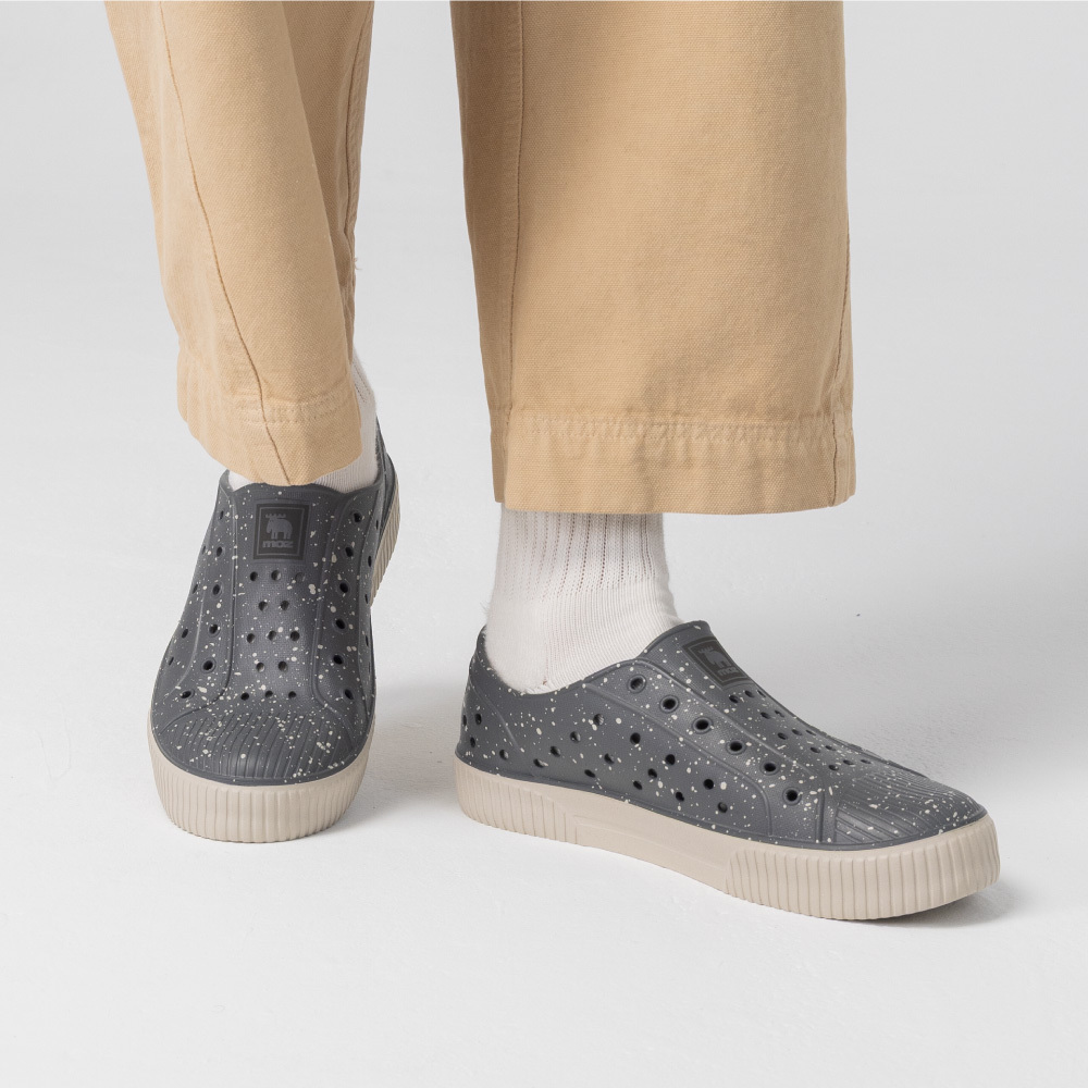 【北歐星空系列】雙色洞洞餅乾水鞋 (板岩灰)