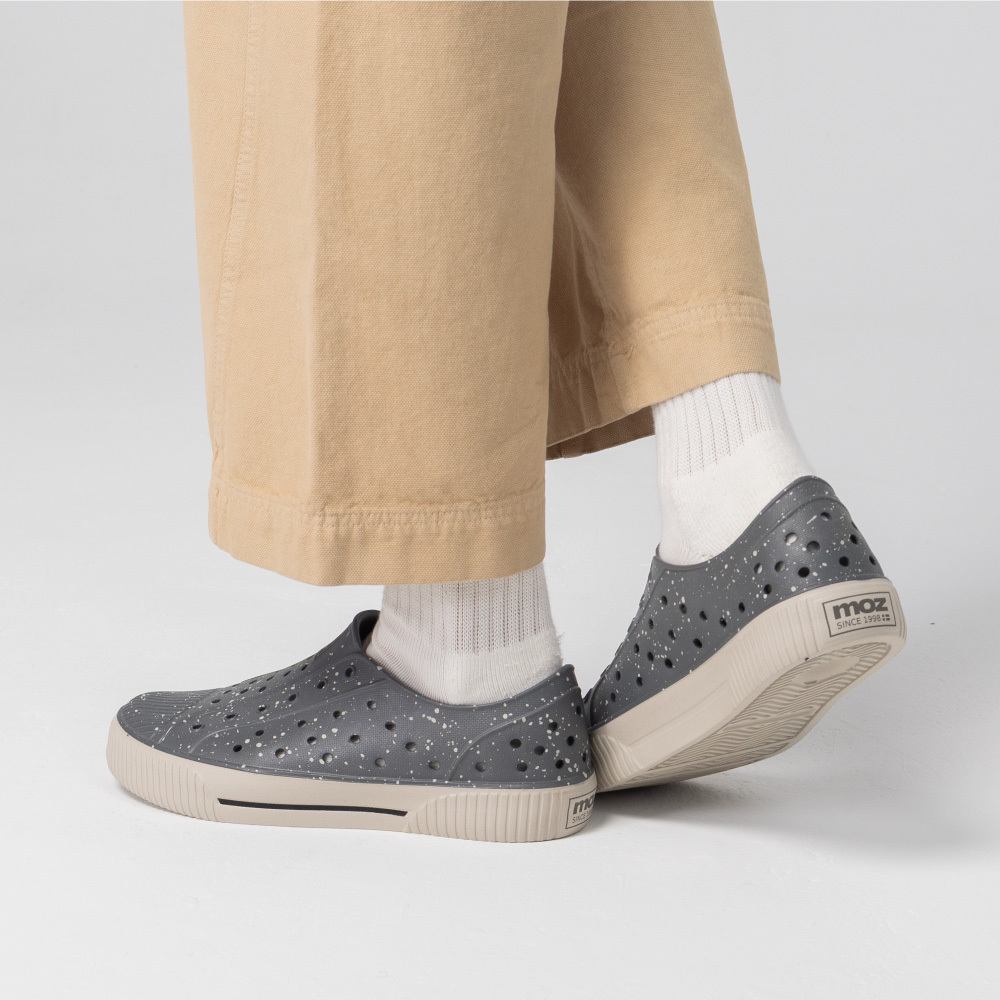 【北歐星空系列】雙色洞洞餅乾水鞋 (板岩灰)