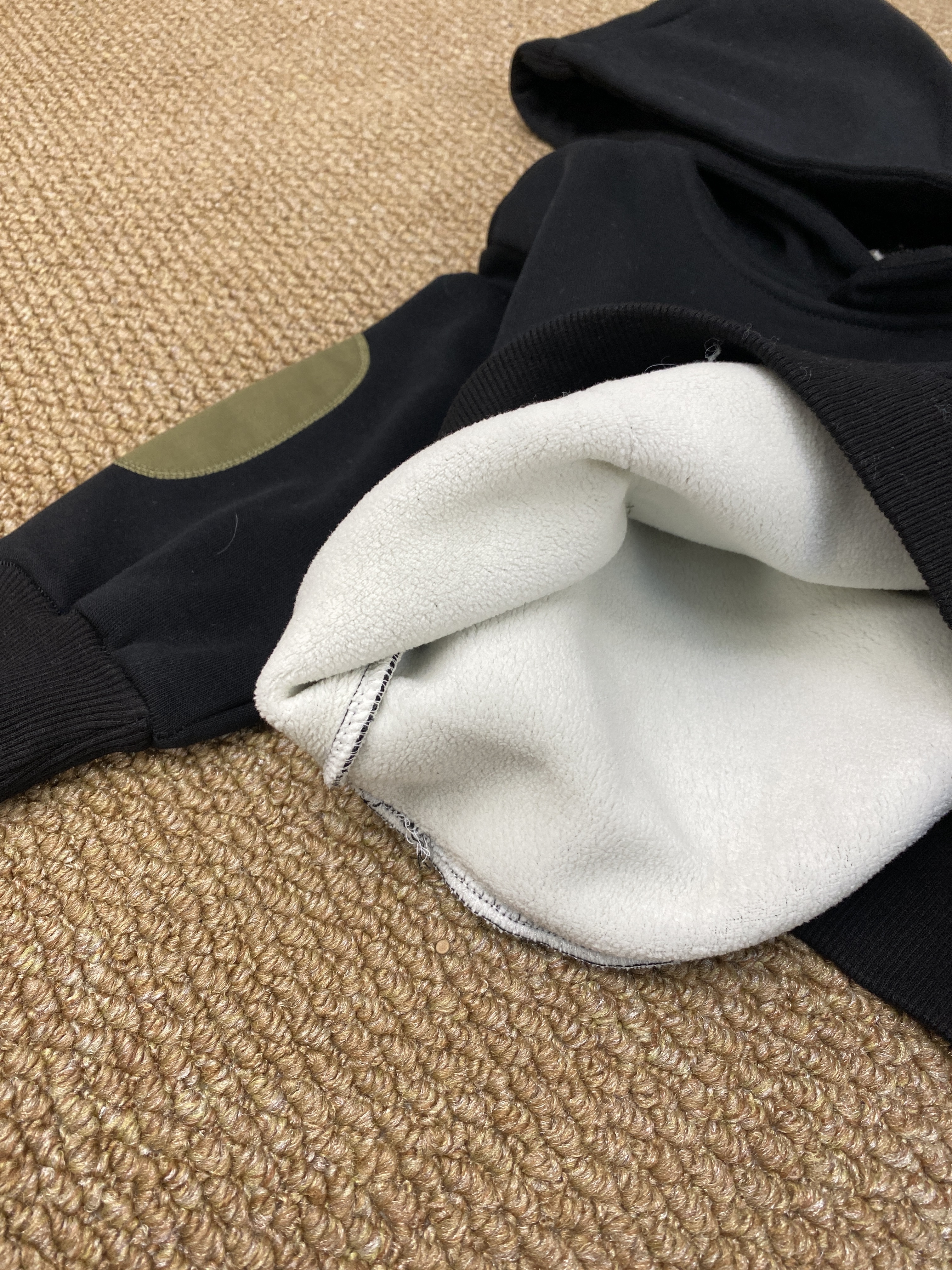 A04048補丁造型口袋帽T