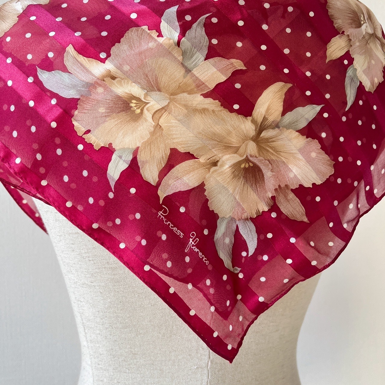 酒紅色波點花卉絲巾