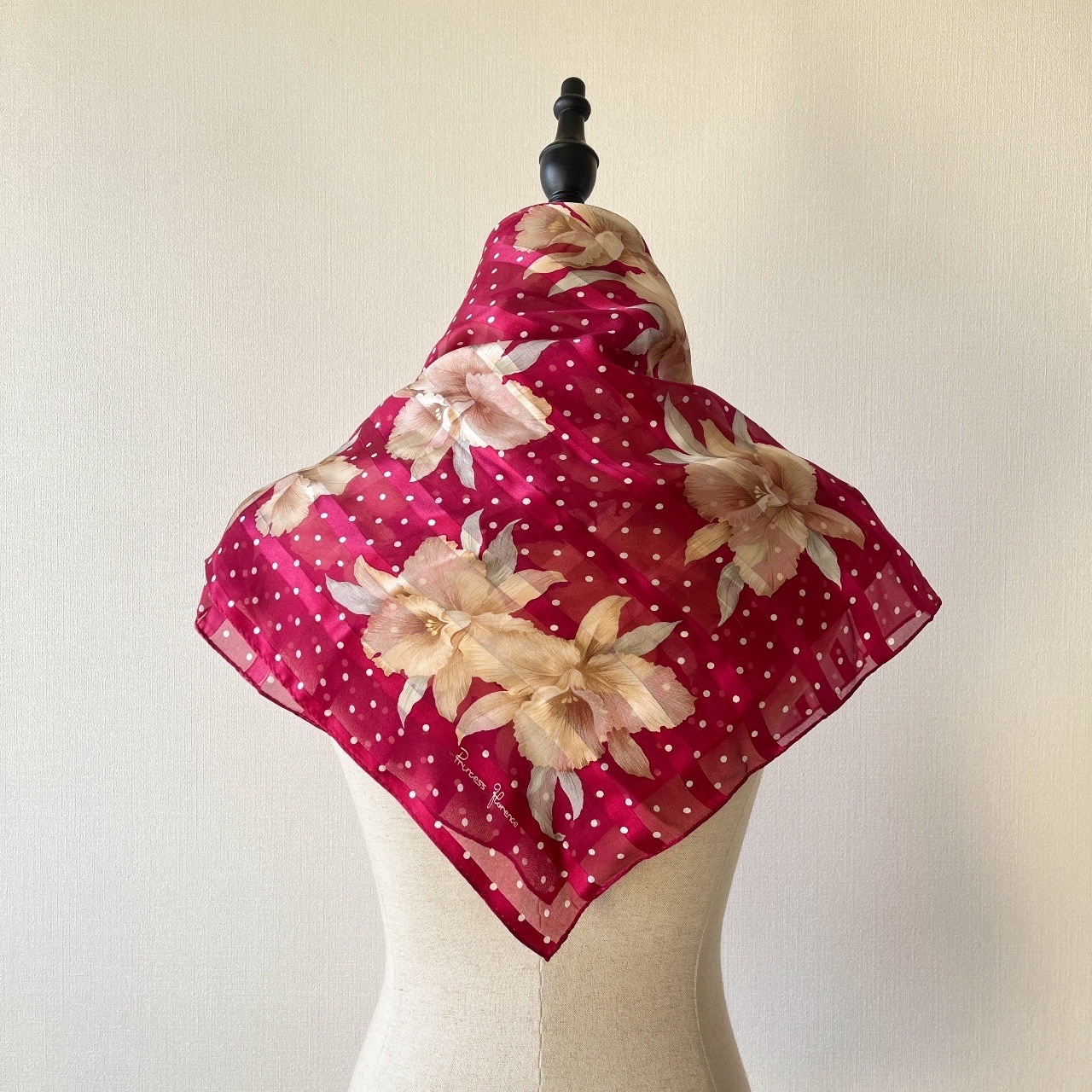 酒紅色波點花卉絲巾