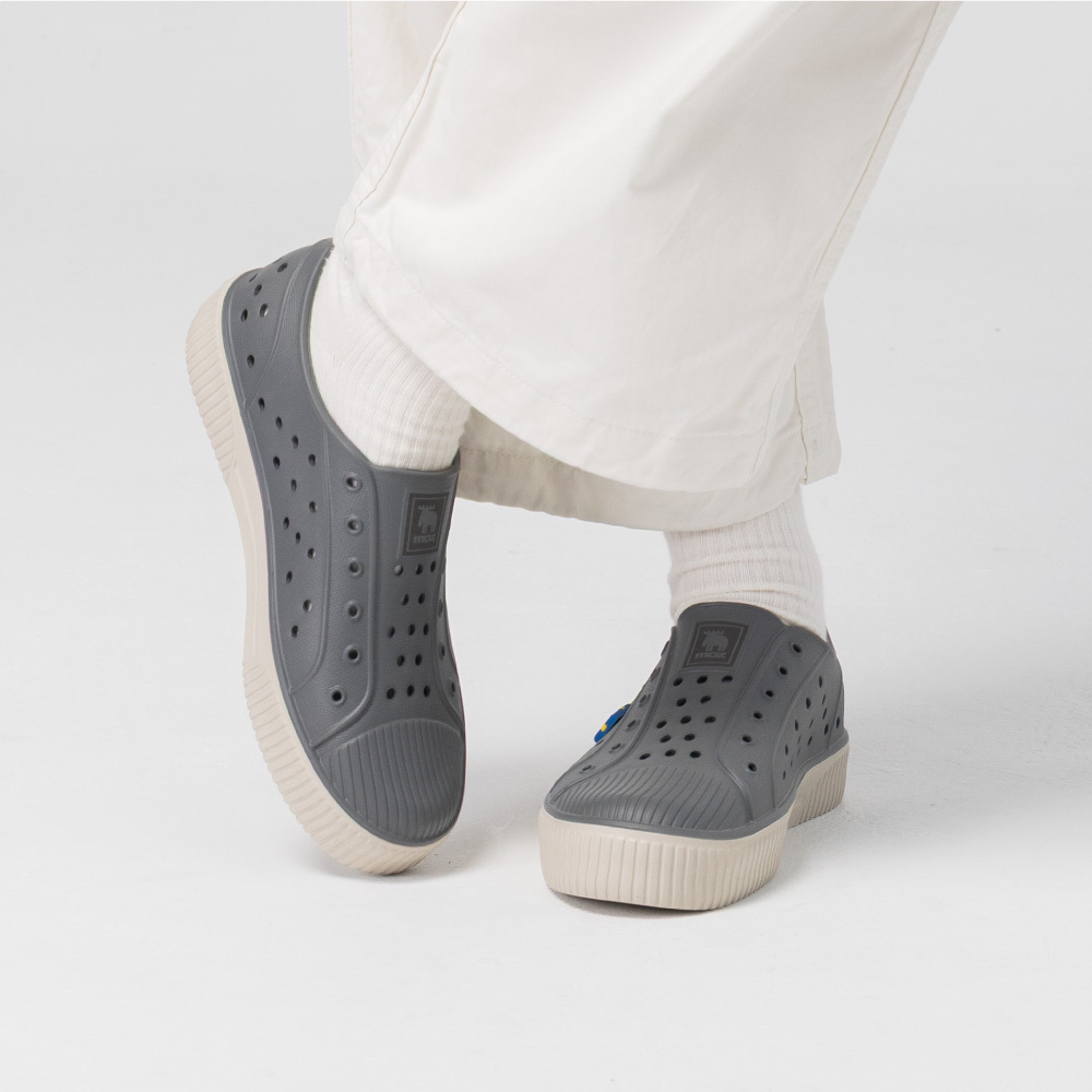 雙色洞洞餅乾水鞋 (板岩灰)