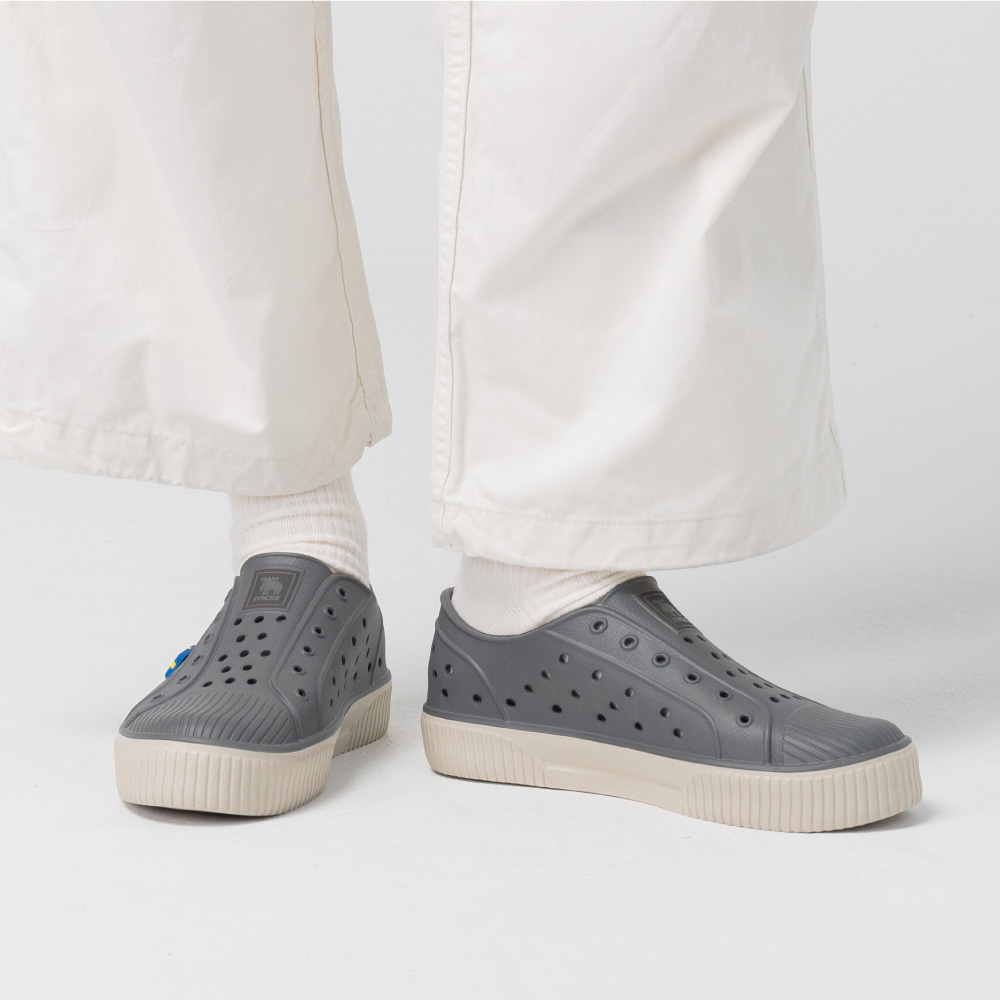 雙色洞洞餅乾水鞋 (板岩灰)