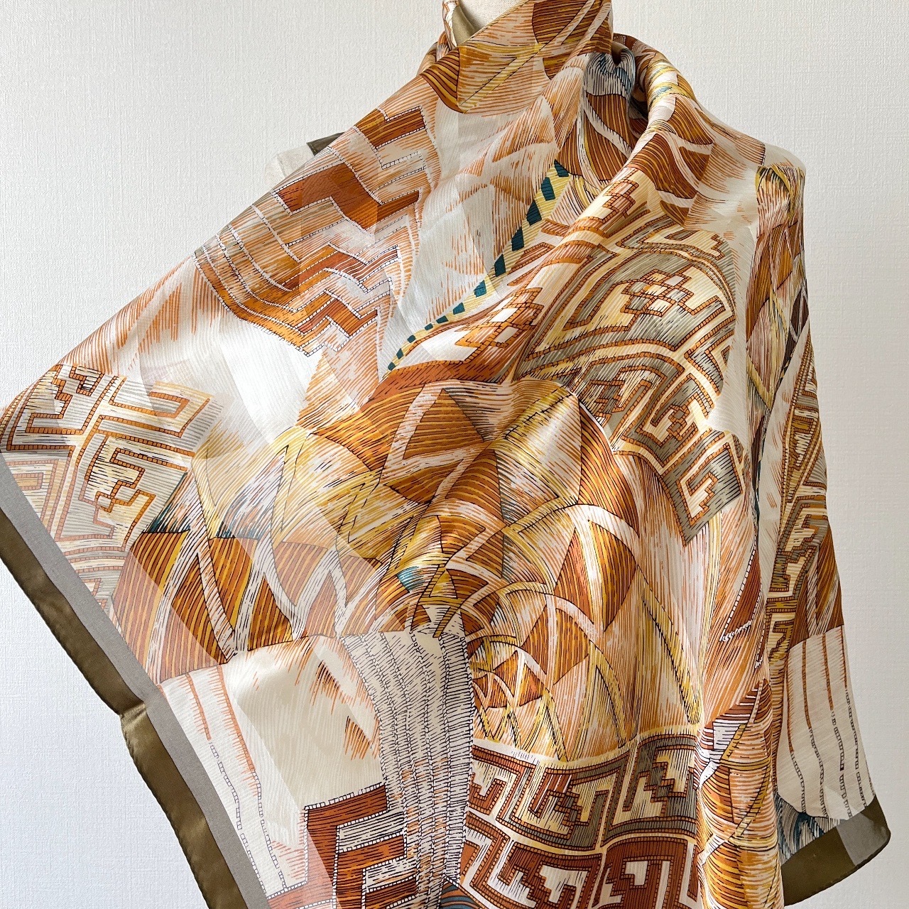 La Fenice墨綠色幾何圖案絲巾