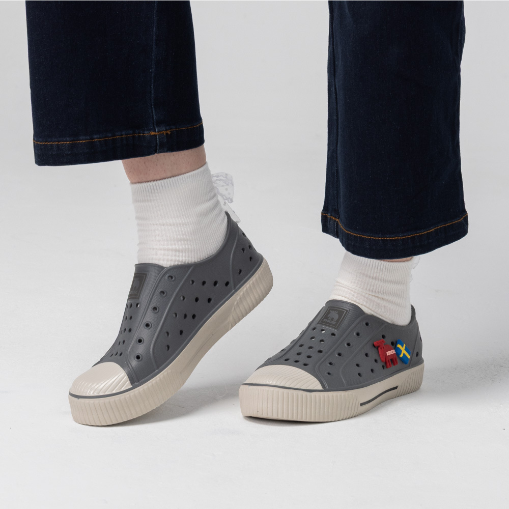雙色洞洞餅乾水鞋 (奶蓋板岩灰)