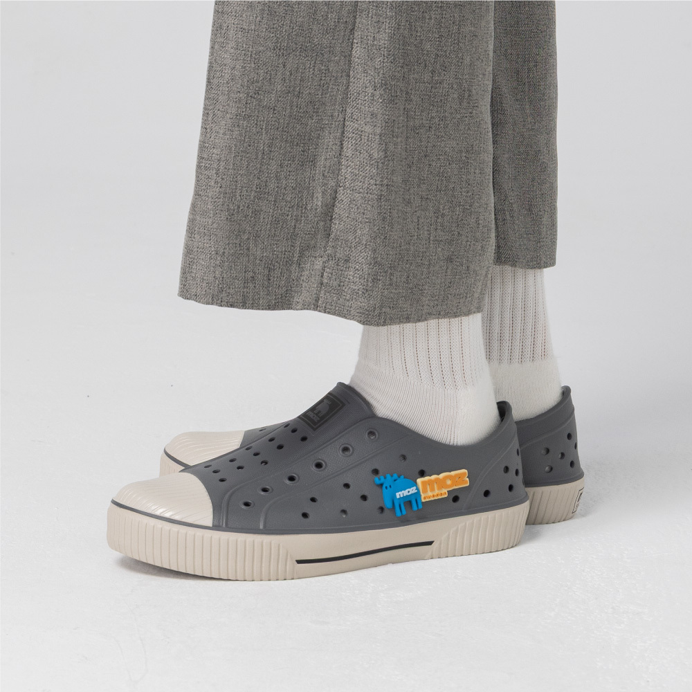 雙色洞洞餅乾水鞋 (奶蓋板岩灰)