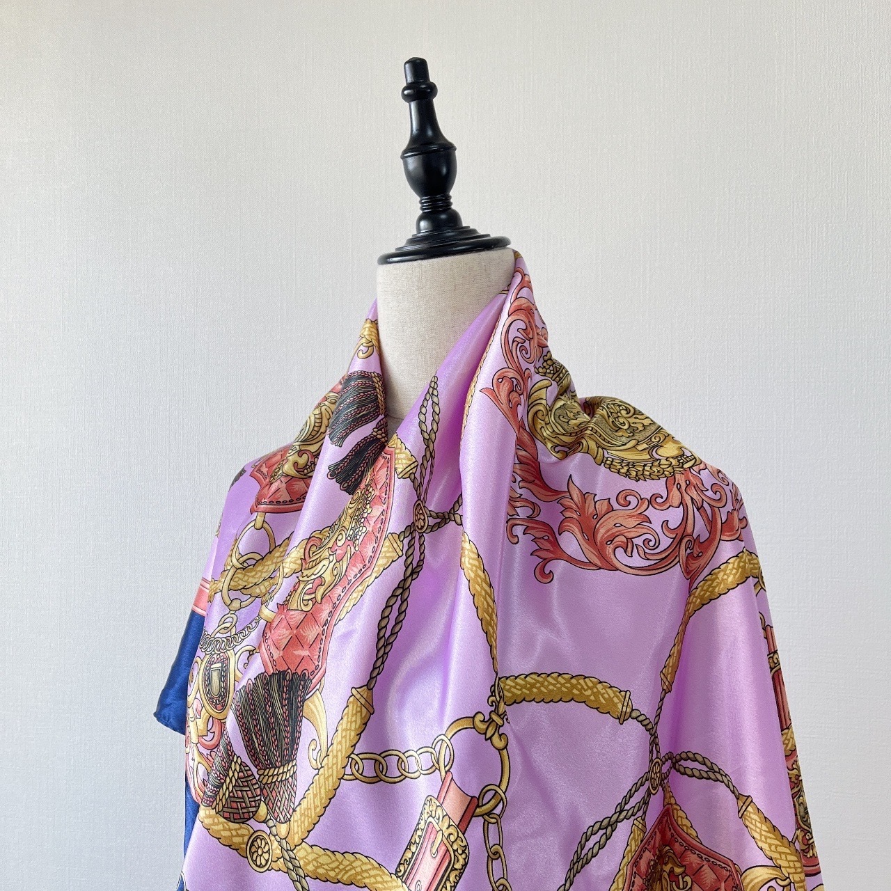 紫色巴洛克風圖案絲巾
