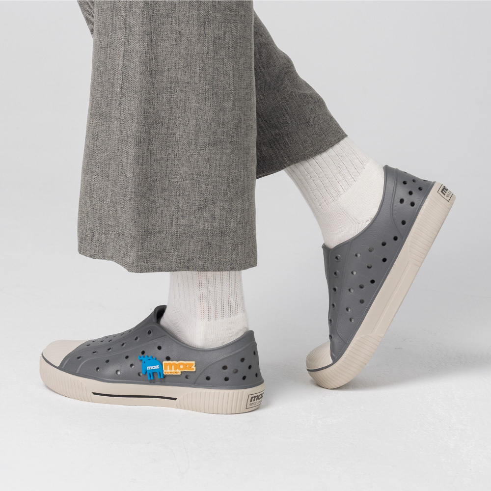 雙色洞洞餅乾水鞋 (奶蓋板岩灰)