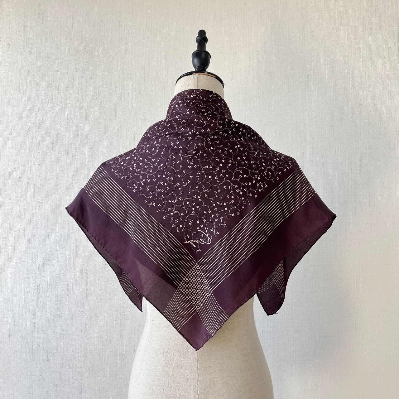 深紫色小碎花絲巾