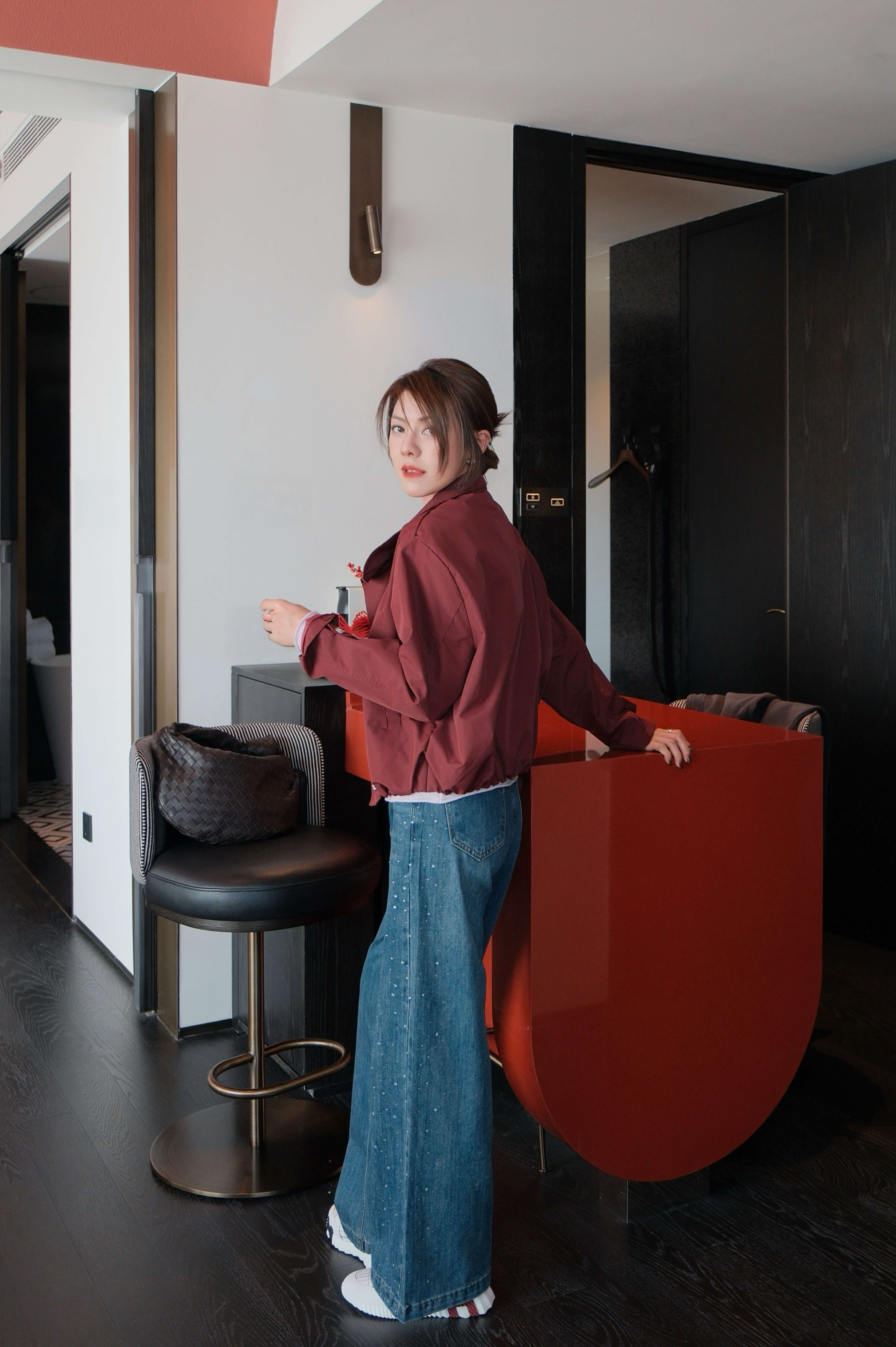 Ruffled Back Hem Cropped Jacket_JK261L06