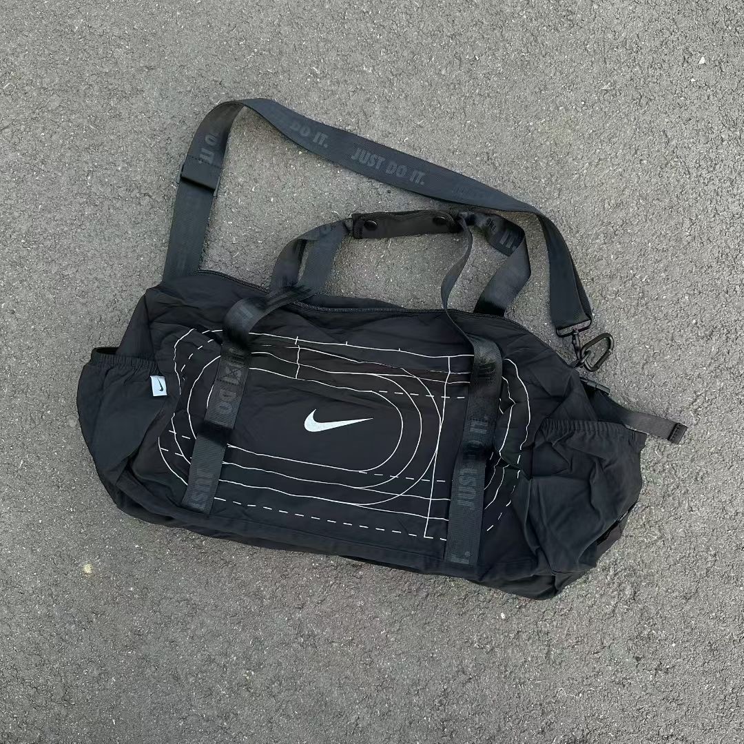 （預購）NIKE JUST DO IT. 防潑水 可收納 行李袋 側背球員包 30L