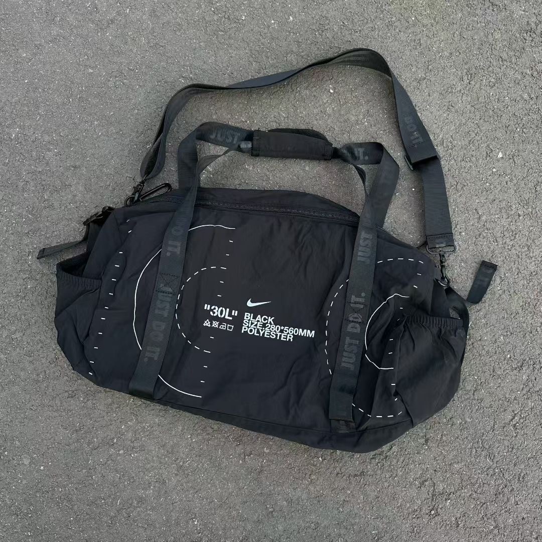 （預購）NIKE JUST DO IT. 防潑水 可收納 行李袋 側背球員包 30L