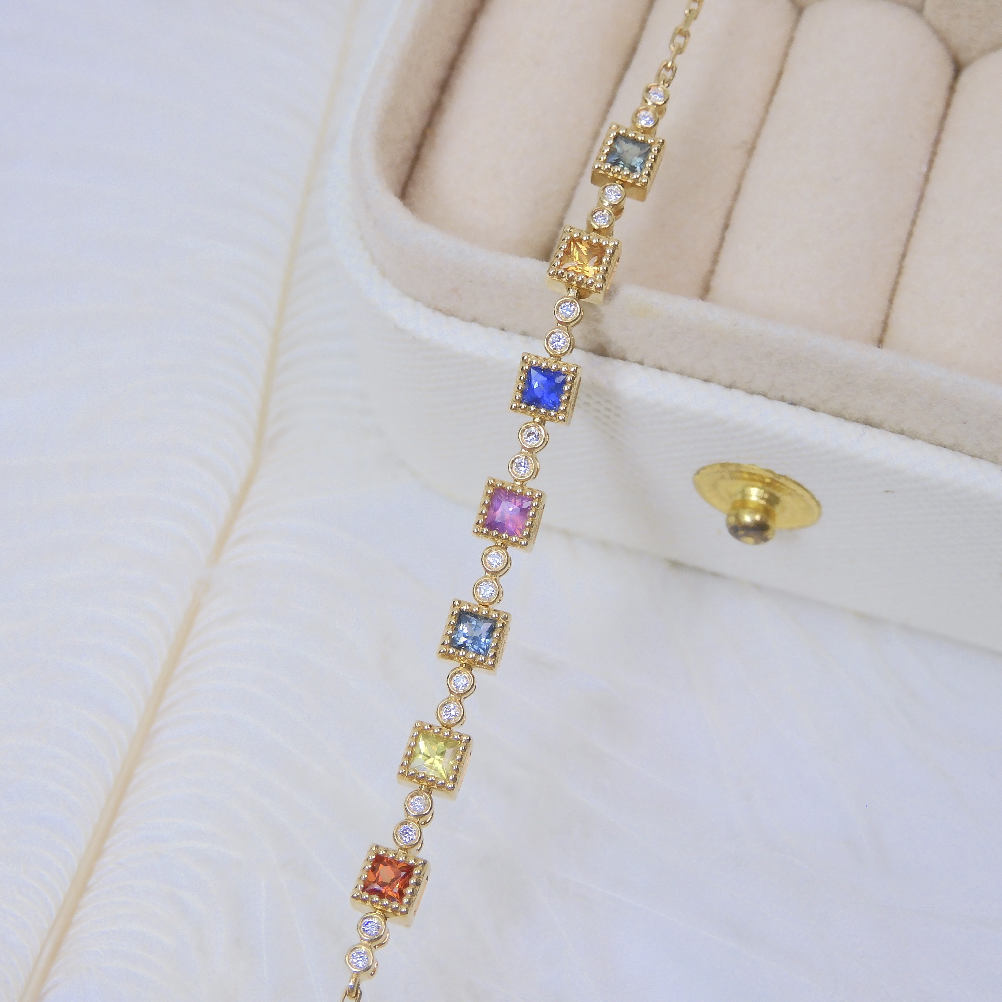 18K Gold 0.65ct Fancy Sapphire Bracelet