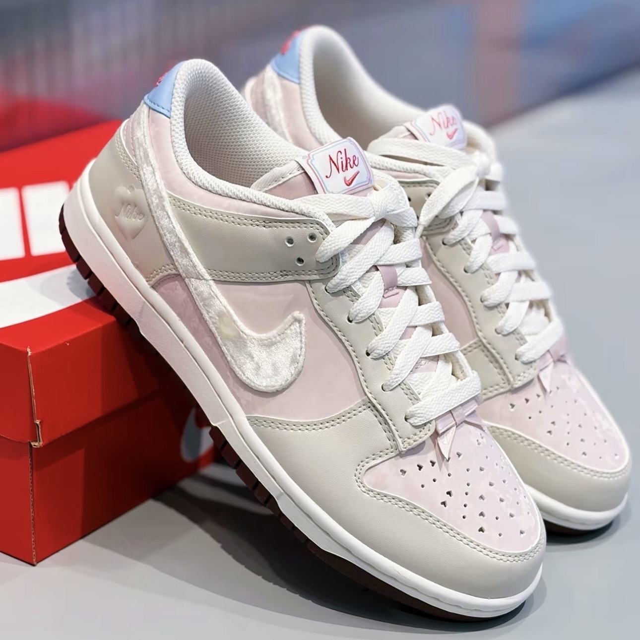 NIKE DUNK LOW "VALENTINE'S DAY" 淡粉 毛絨勾 情人節限定 休閒鞋 女鞋 IQ1145-610